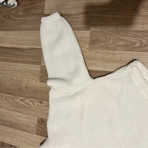 Old Navy Soft White Turtleneck Sweater - Picture 6 of 6